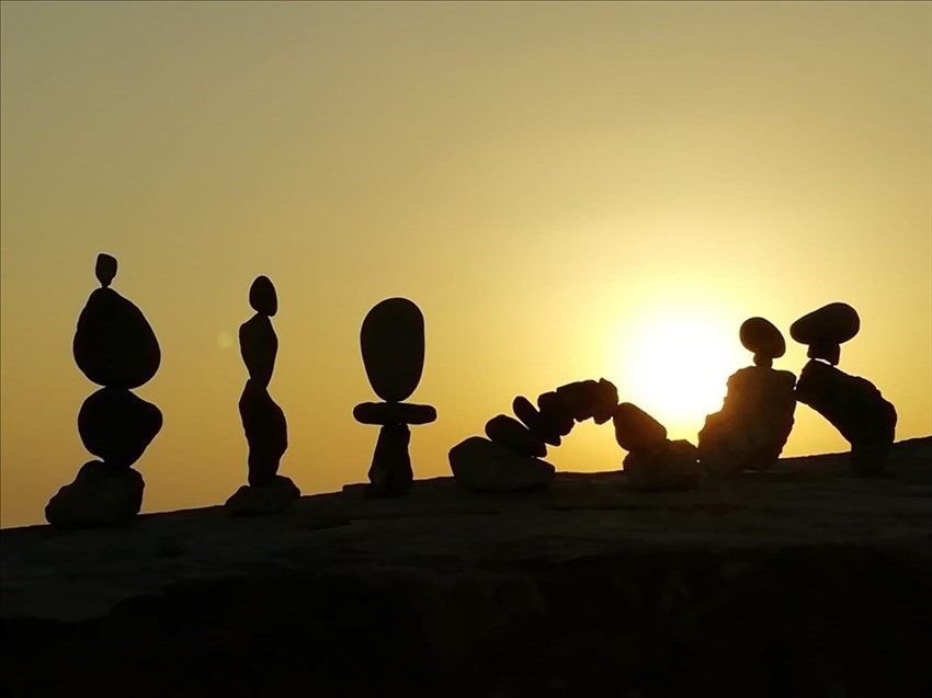 Un giardino di pietre in equilibrio: cresce l'arte zen di Agostino Senese