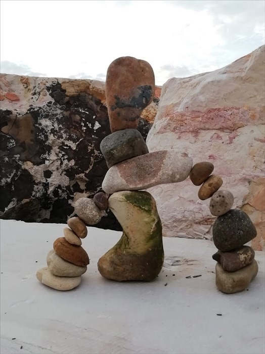 Un giardino di pietre in equilibrio: cresce l'arte zen di Agostino Senese
