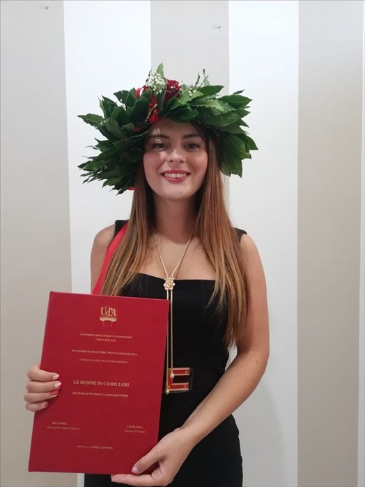 Confetti rossi in casa Di Nuoscio: Valentina si è laureata in Lettere Moderne
