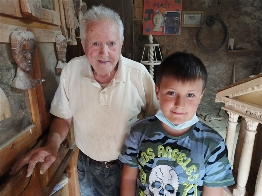 ​Mastro Tonino impazza sui social: "Lavoro il legno da quando avevo 7 anni"