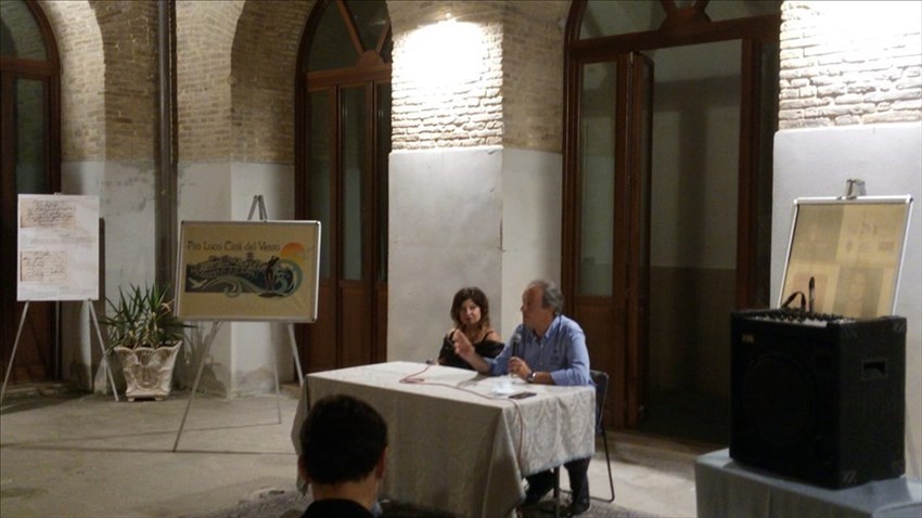 ​Marilù Oliva incanta il pubblico de "I Libri al Chiostro" con la sua Odissea al femminile