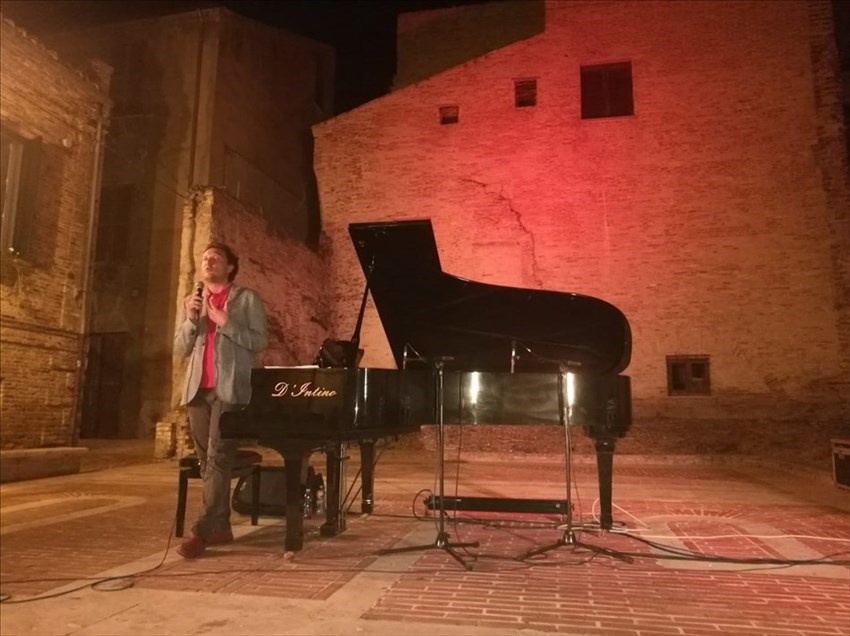 Atmosfera magica a Casalbordino con il pianoforte di Piero Di Egidio