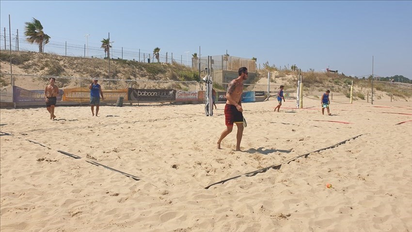 Impazza il beach tennis benefico: passione, agonismo e solidarietà