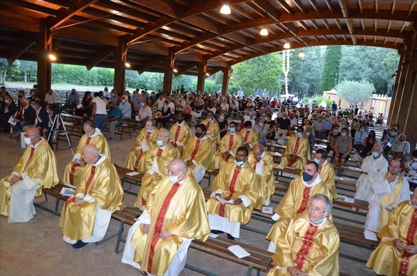 La messa per i 50 anni di sacerdozio di don Elio Benedetto a Canneto