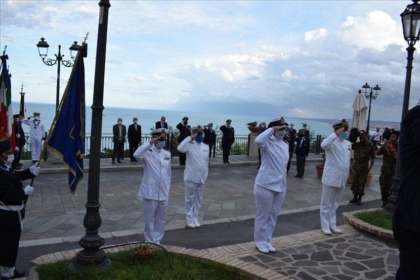 ​Dal ricordo dei 55 marinai alla Fanfara: celebrata la Festa della Marina Militare