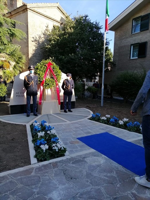 ​Mario Altieri è lo scultore vastese 25enne che ha progettato il Monumento alla Polizia di Stato
