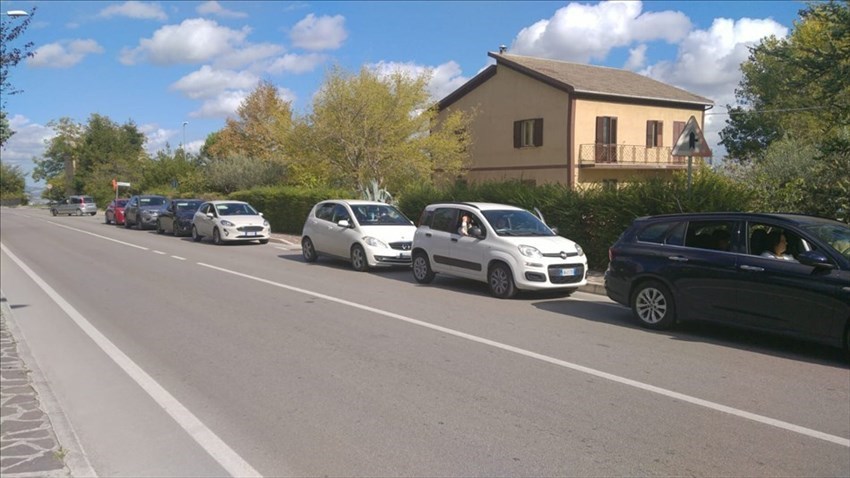 ​Assalto al "drive in" di Atessa: "4 ore in fila per fare un tampone"