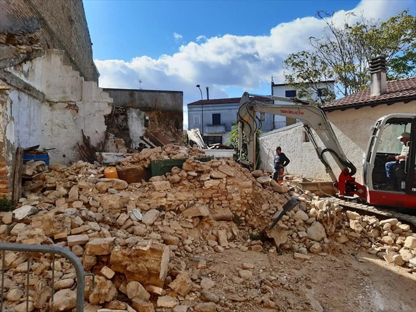 Portocannone: demolito fabbricato pericolante, riapre via Risorgimento