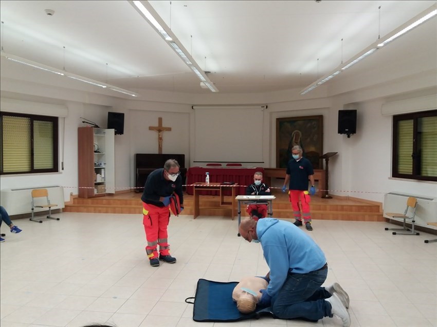 Corso utilizzo del defibrillatore per 10 collaboratori della Chiesa San Marco