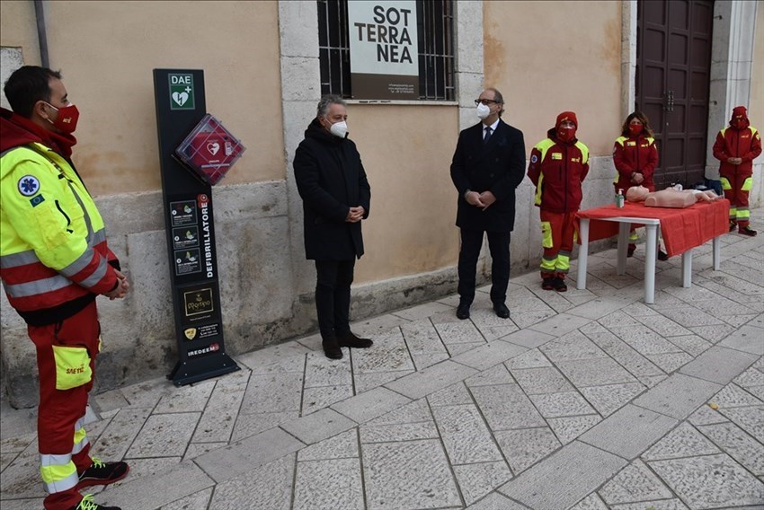 Quarto defibrillatore a uso pubblico in piazza Duomo
