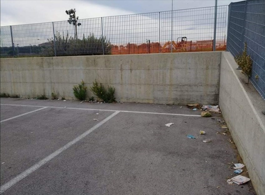 Parco Moscato: "È pieno di rifiuti abbandonati e non c'è nemmeno un cestino"